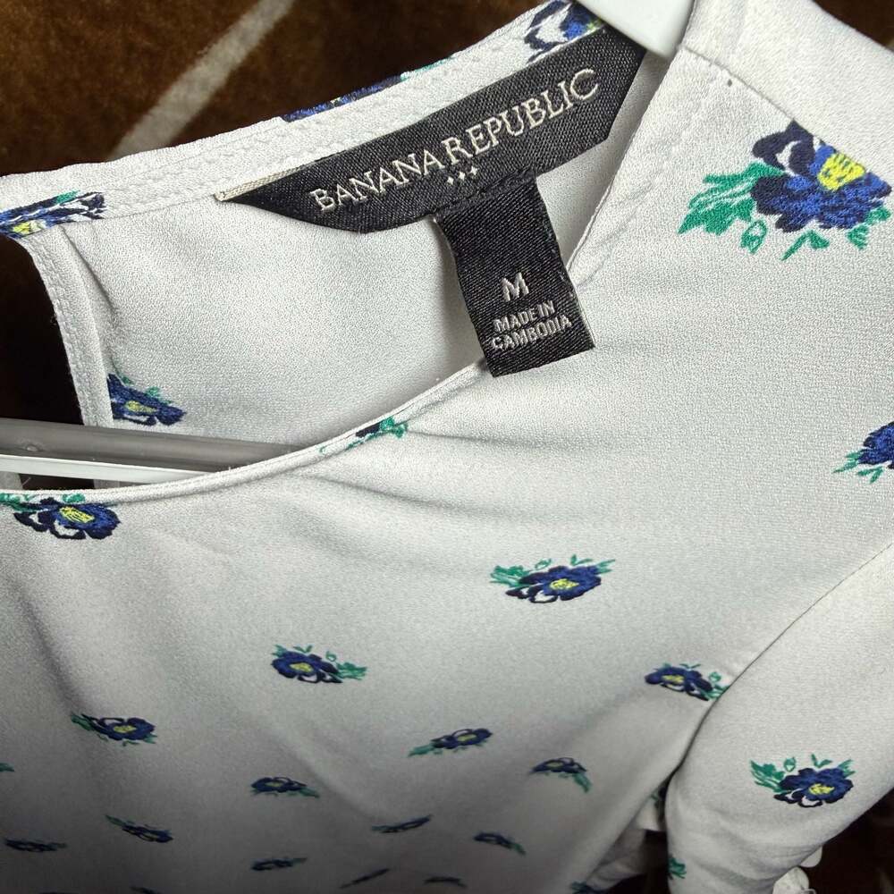 Banana Republic White Scalloped Hem Floral Short Sleeve Blouse Size M - Picture 3 of 3